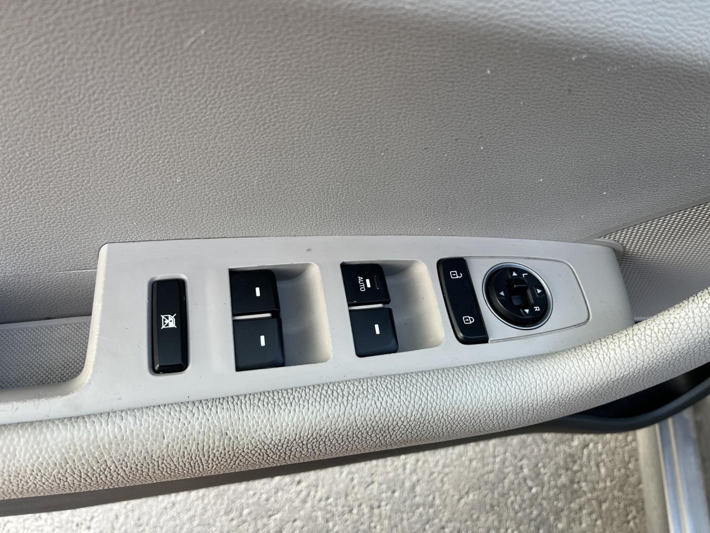 2018 Hyundai Sonata SE (5NPE24AF1JH) with an 2.4L L4 DOHC 16V engine, 7A transmission, located at 547 E. Main St., Orwell, OH, 44076, (440) 437-5893, 41.535435, -80.847855- Photo#16