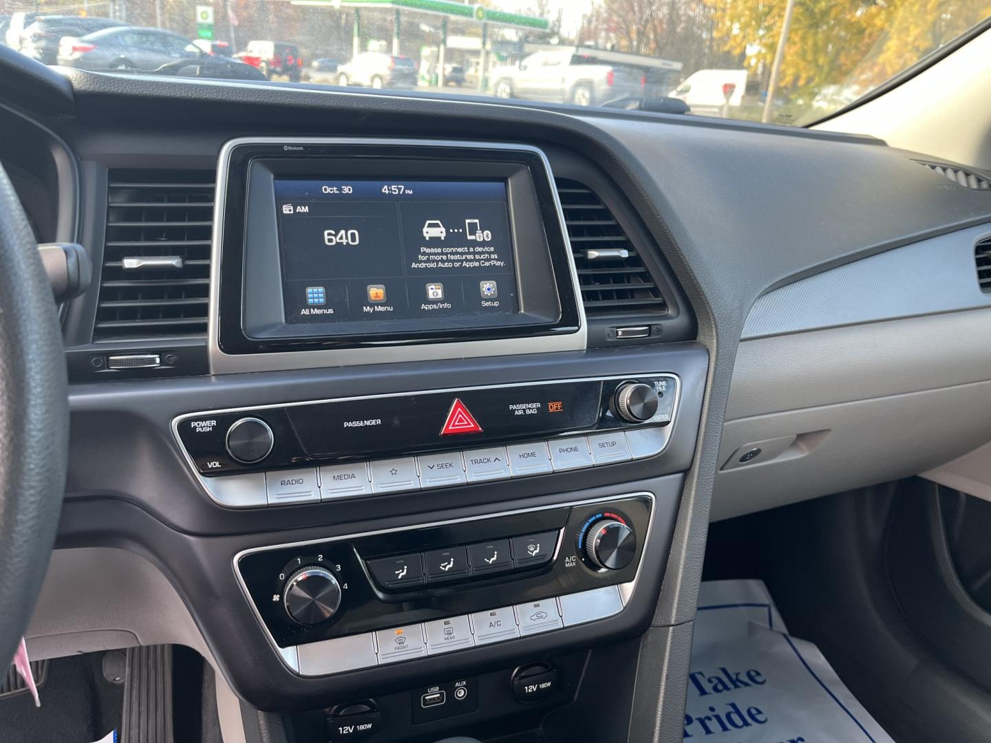 2018 Hyundai Sonata SE (5NPE24AF1JH) with an 2.4L L4 DOHC 16V engine, 7A transmission, located at 547 E. Main St., Orwell, OH, 44076, (440) 437-5893, 41.535435, -80.847855- Photo#24