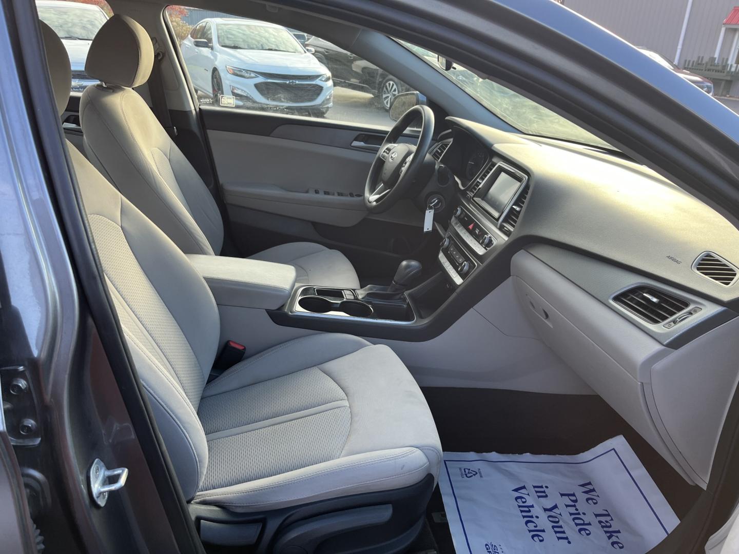 2018 Hyundai Sonata SE (5NPE24AF1JH) with an 2.4L L4 DOHC 16V engine, 7A transmission, located at 547 E. Main St., Orwell, OH, 44076, (440) 437-5893, 41.535435, -80.847855- Photo#34