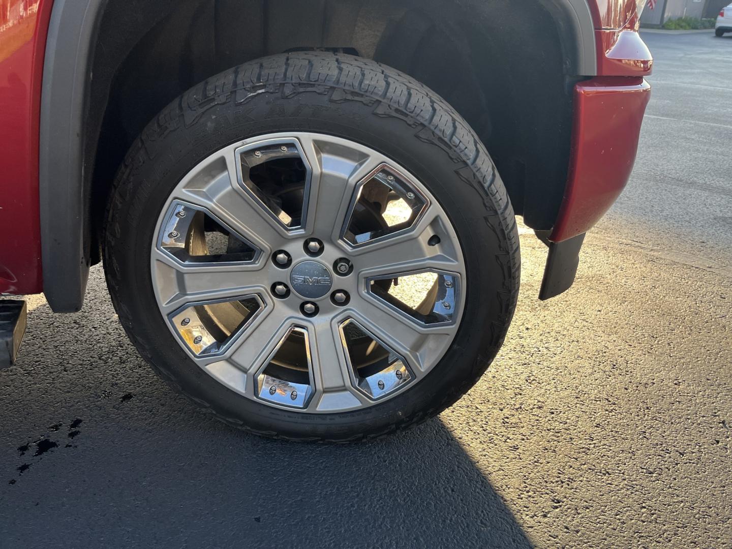 2018 GMC Sierra 1500 Denali Crew Cab Long Box 4WD (3GTU2PEJ9JG) with an 6.2L V8 OHV 16V engine, 6A transmission, located at 547 E. Main St., Orwell, OH, 44076, (440) 437-5893, 41.535435, -80.847855- Photo#4