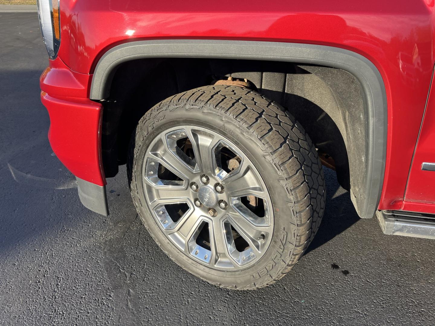 2018 GMC Sierra 1500 Denali Crew Cab Long Box 4WD (3GTU2PEJ9JG) with an 6.2L V8 OHV 16V engine, 6A transmission, located at 547 E. Main St., Orwell, OH, 44076, (440) 437-5893, 41.535435, -80.847855- Photo#12