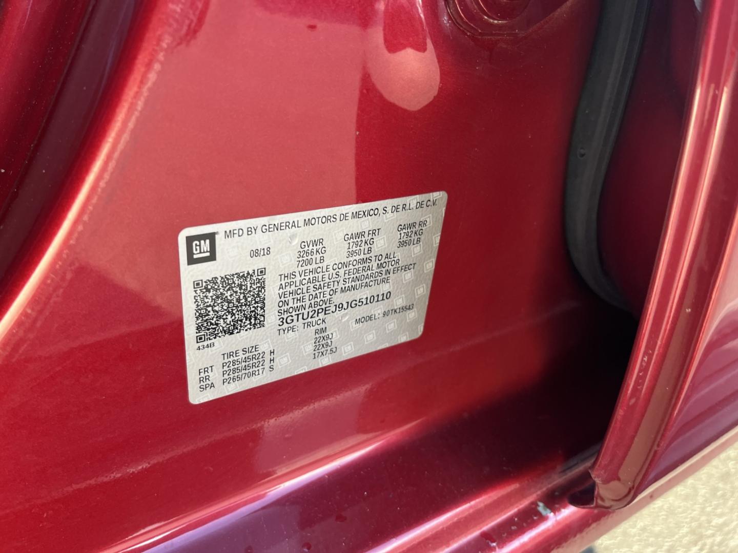 2018 GMC Sierra 1500 Denali Crew Cab Long Box 4WD (3GTU2PEJ9JG) with an 6.2L V8 OHV 16V engine, 6A transmission, located at 547 E. Main St., Orwell, OH, 44076, (440) 437-5893, 41.535435, -80.847855- Photo#18