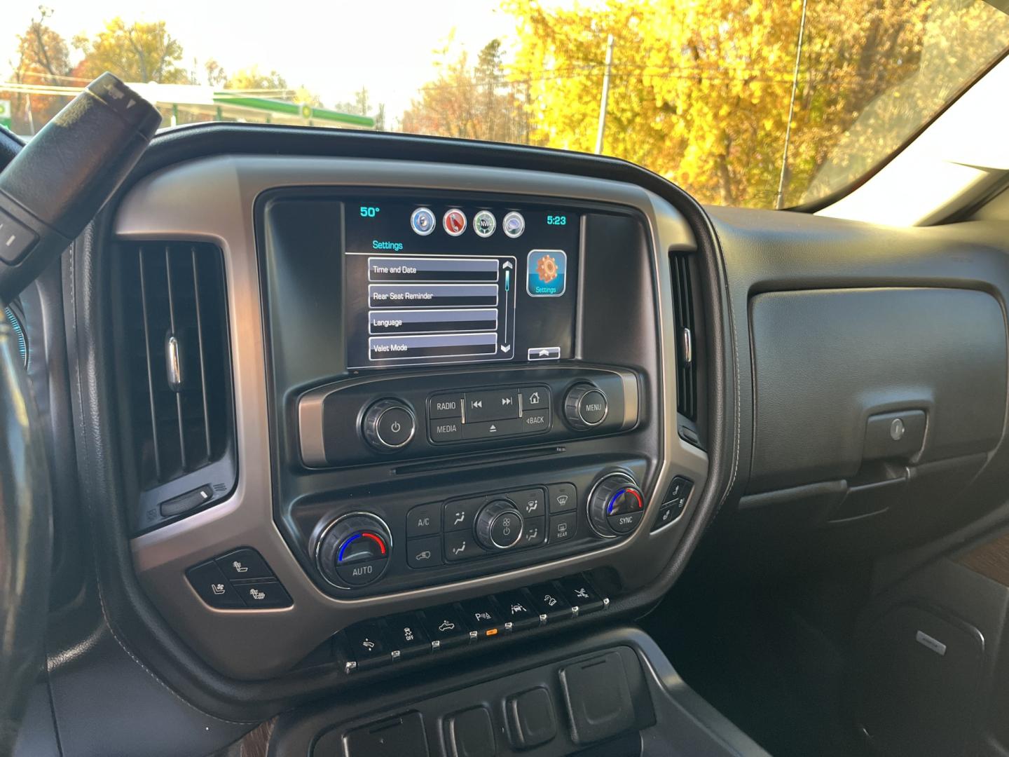 2018 GMC Sierra 1500 Denali Crew Cab Long Box 4WD (3GTU2PEJ9JG) with an 6.2L V8 OHV 16V engine, 6A transmission, located at 547 E. Main St., Orwell, OH, 44076, (440) 437-5893, 41.535435, -80.847855- Photo#23
