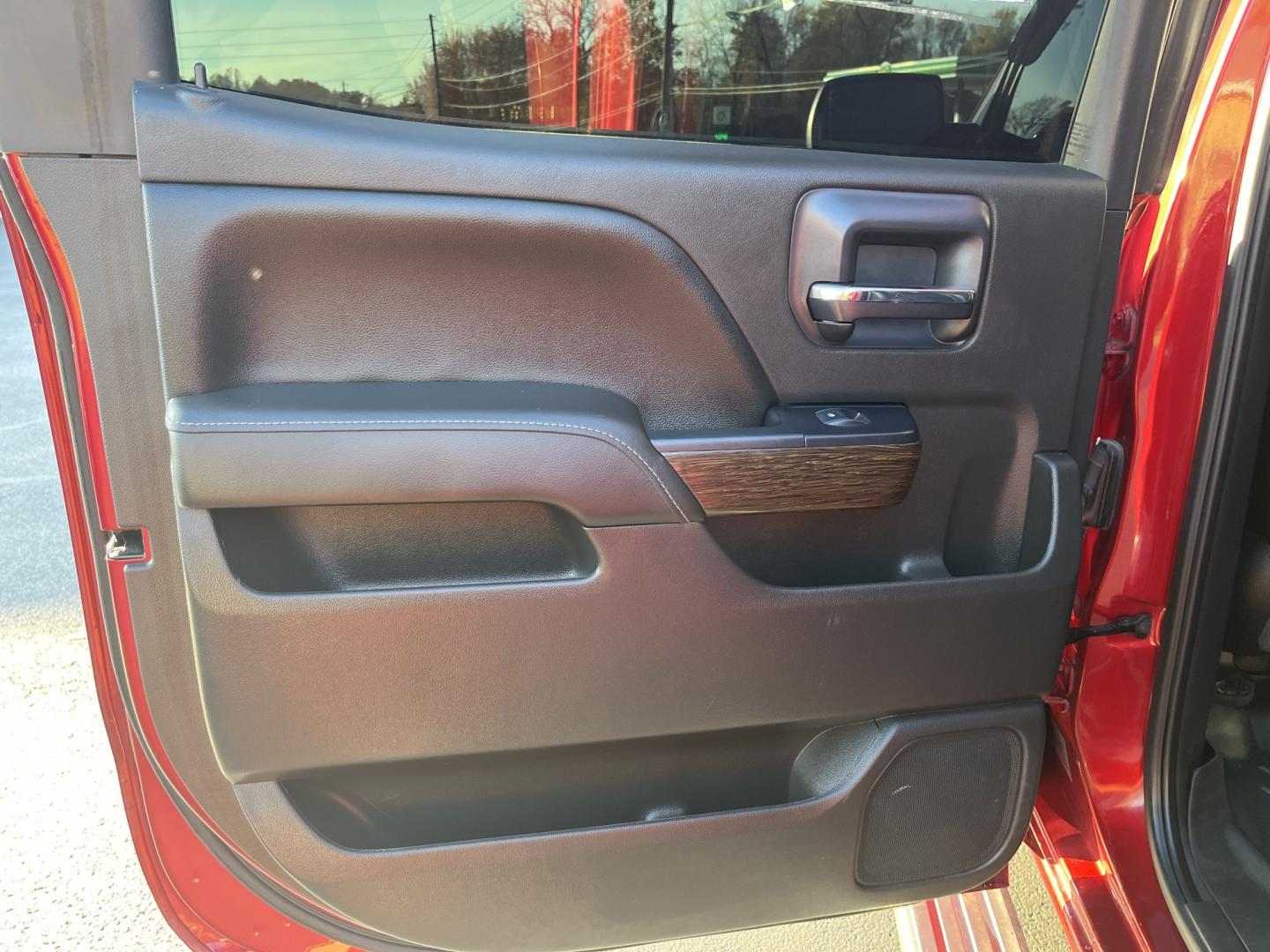 2018 GMC Sierra 1500 Denali Crew Cab Long Box 4WD (3GTU2PEJ9JG) with an 6.2L V8 OHV 16V engine, 6A transmission, located at 547 E. Main St., Orwell, OH, 44076, (440) 437-5893, 41.535435, -80.847855- Photo#29