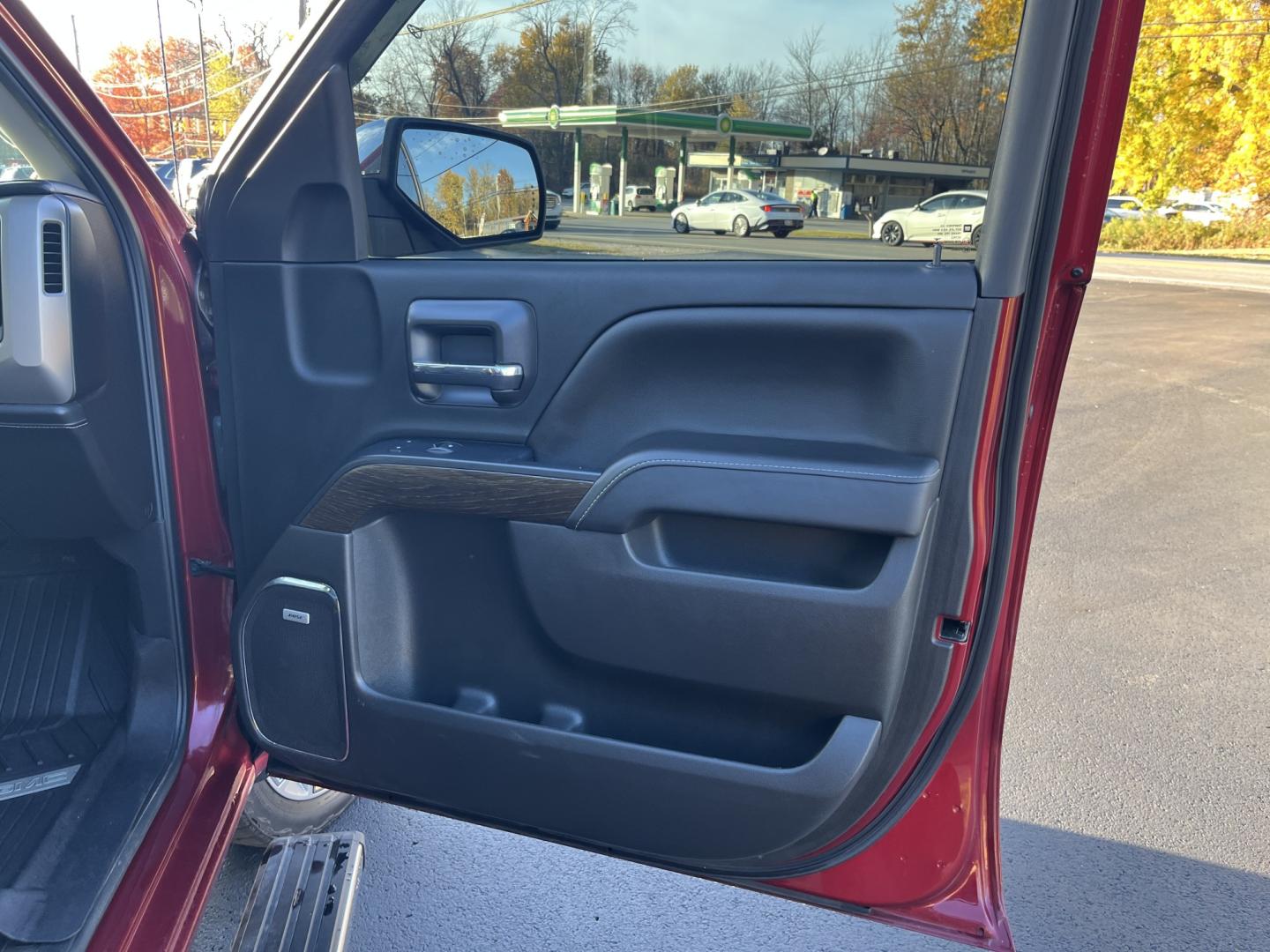 2018 GMC Sierra 1500 Denali Crew Cab Long Box 4WD (3GTU2PEJ9JG) with an 6.2L V8 OHV 16V engine, 6A transmission, located at 547 E. Main St., Orwell, OH, 44076, (440) 437-5893, 41.535435, -80.847855- Photo#34