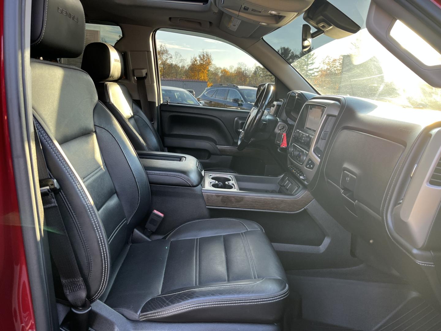 2018 GMC Sierra 1500 Denali Crew Cab Long Box 4WD (3GTU2PEJ9JG) with an 6.2L V8 OHV 16V engine, 6A transmission, located at 547 E. Main St., Orwell, OH, 44076, (440) 437-5893, 41.535435, -80.847855- Photo#35